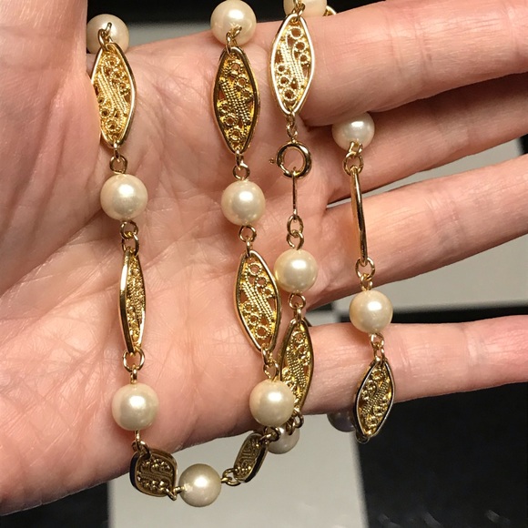Vintage Jewelry - Vintage necklace faux pearls gold tone metal chain